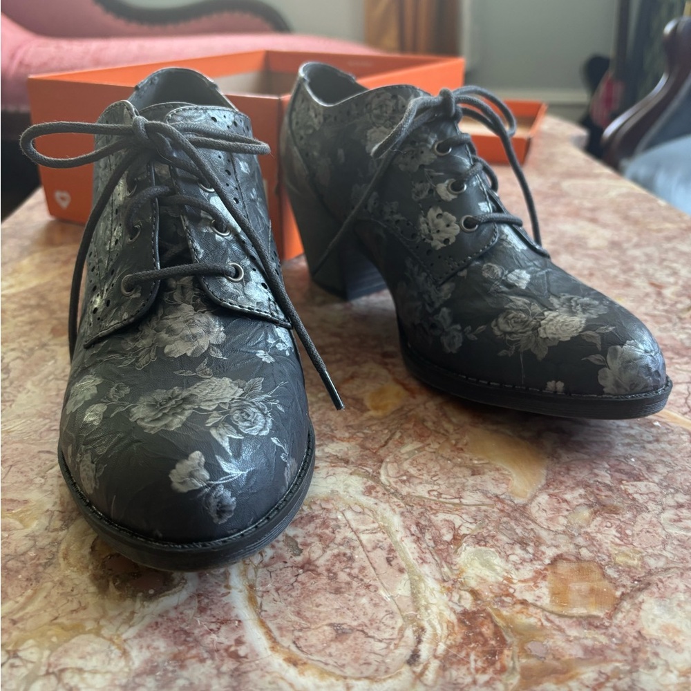 Rocket Dog Gray Ankle Booties with Elegant Design